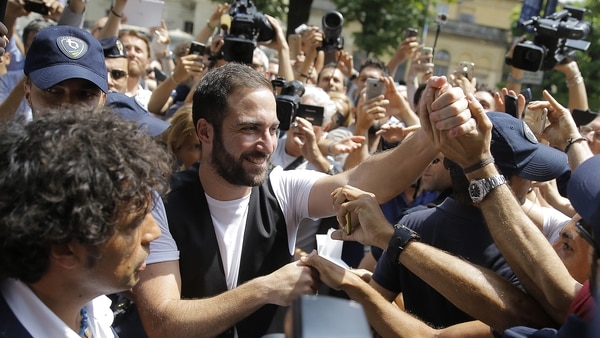 La felicidad de Gonzalo Higuaín cuando arribó a la Juventus de Italia (Foto: AFP)