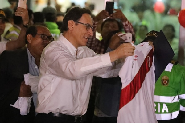 Vizcarra en su llegada a Perú. (REUTERS/Guadalupe Pardo)