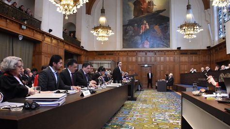 El equipo jurídico boliviano en la fase última de los alegatos orales. Foto:Cancillería