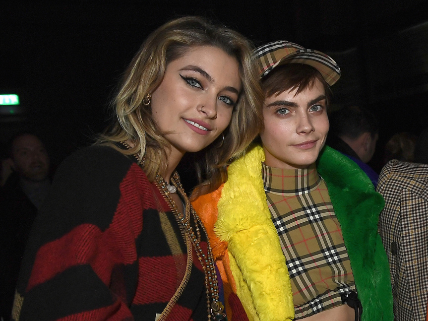 Paris Jackson y Cara Delevingne