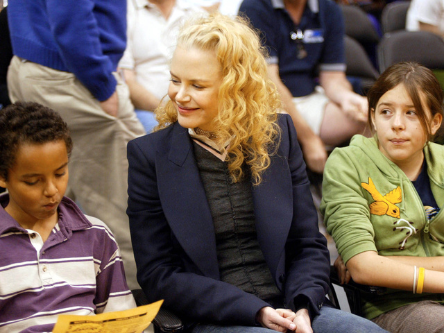 Nicole Kidman con sus hijos, Connor y Bella, en 2004.