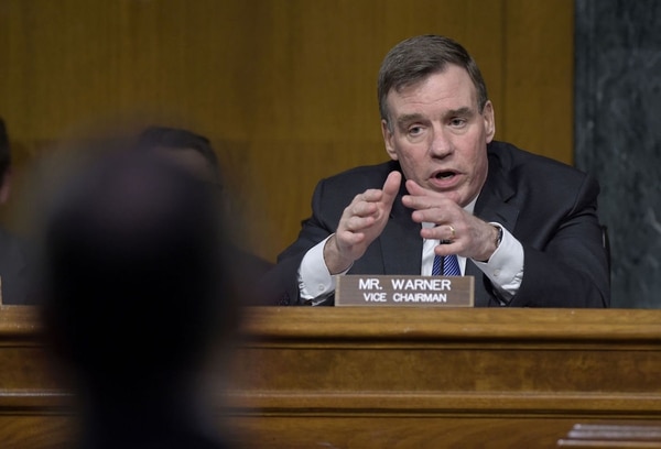 Warner es miembro senior del comité de inteligencia del Senado