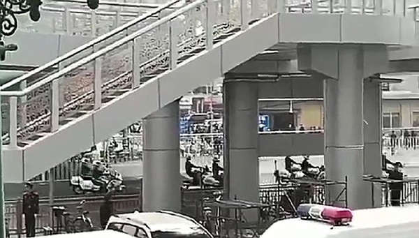 Según testigos, la estación de tren de Beijing tenía altas medidas de seguridad y presentaba algunas demoras en su horario habitual