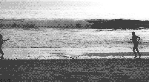 Resultado de imagen para gif pareja en la playa