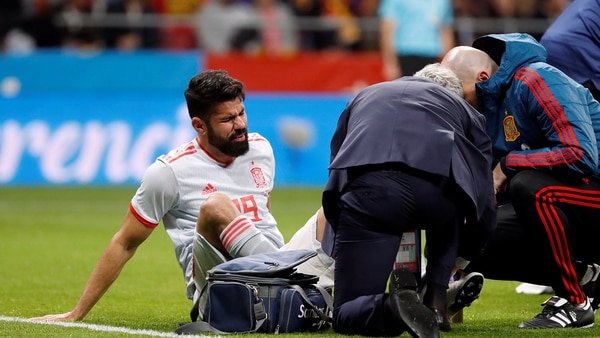 Diego Costa tuvo un golpe al anotar el 1-0 y fue reemplazado por Iago Aspas (Reuters)
