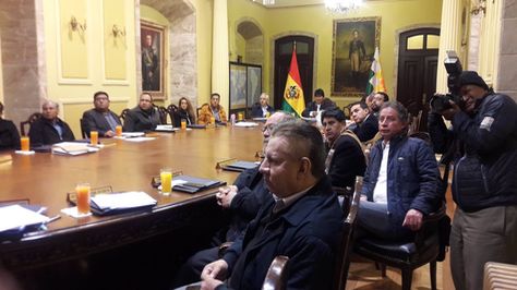 El presidente Evo Morales y su gabinete siguieron la dúplica chilena en el juicio por el mar. Foto:Ministerio de la Presidencia