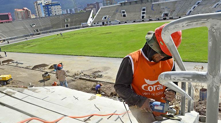Refacciones en las graderías de preferencia del Estadio Félix Capriles. | Mauricio Rocabado