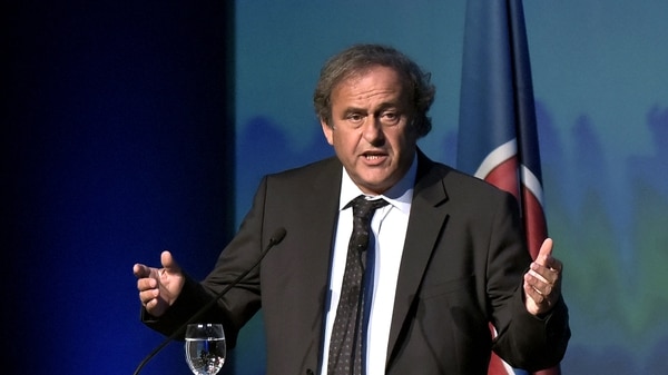 Platini se encuentra inhabilitado por haber recibido un pago de Joseph Blatter por 1,8 millones de euros (AFP)