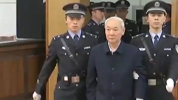 El ingreso de Zhang Zhongsheng a la sala del tribunal