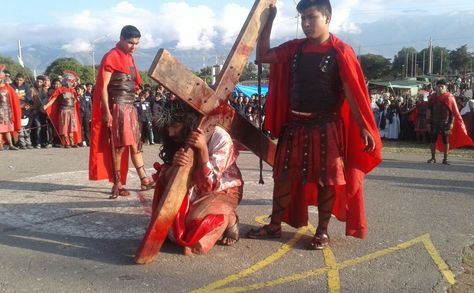 En el calvario de Urcupiña se realiza las procesiones tradicionales de Viernes Santo con la recreación de la pasión y muerte de Jesús. Foto: Fernando Cartagena