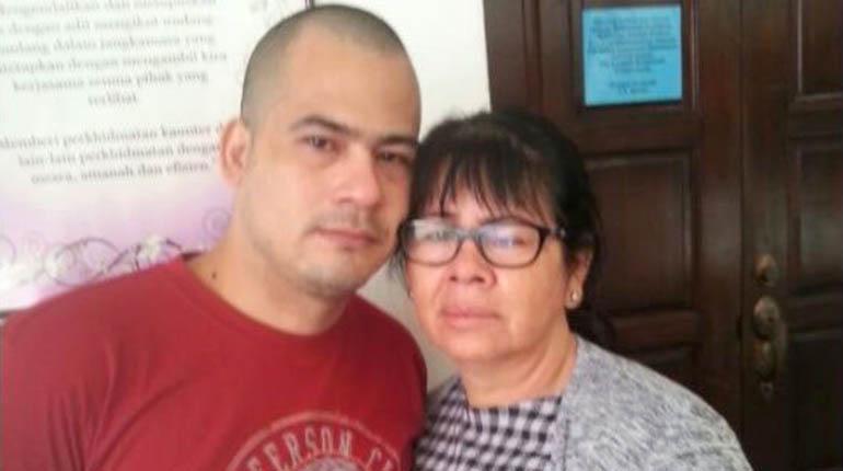 Víctor Parada, condenado a la horca, y su madre. | EL DEBER