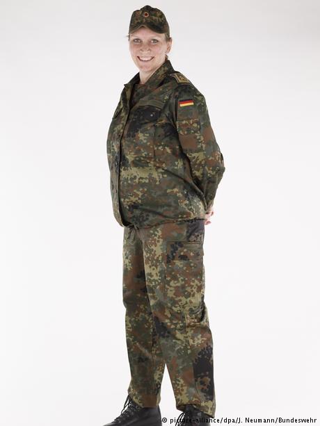 Deutschland Bundeswehr Umstandsmode (picture-alliance/dpa/J. Neumann/Bundeswehr)