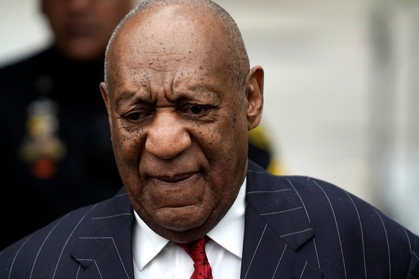 Cosby se enfrenta a tres delitos de abuso sexual, que acarrean cada uno de ellos una pena máxima de 10 años de cárcel y una multa de USD 25.000