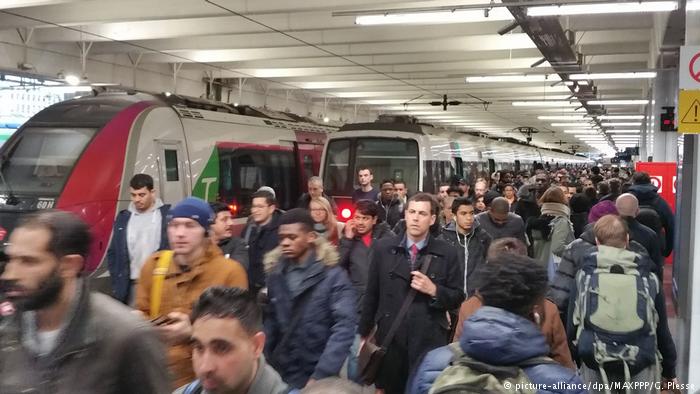 Frankreich Bahnstreik (picture-alliance/dpa/MAXPPP/G. Plesse)