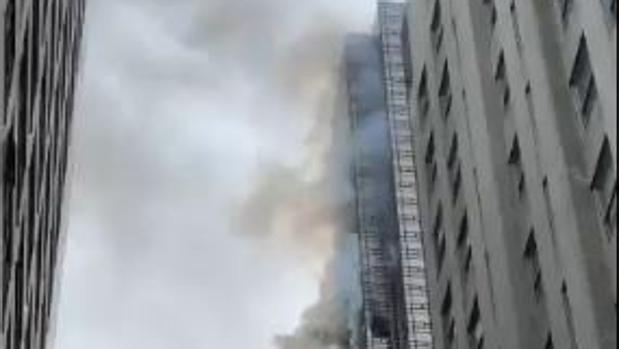 Una gran cantidad de humano salÃ­a del piso 50 de la Torre Trump
