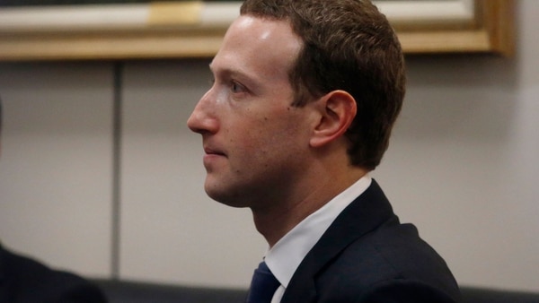 Mark Zuckerberg, en su recorrida en el Congreso de Estados Unidos (Reuters)