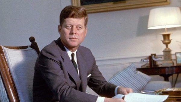 Según documenta el texto, Kennedy calificó al plano como “el mapa de la victoria” en uno de los momentos de mayor tensión de la Guerra Fría
