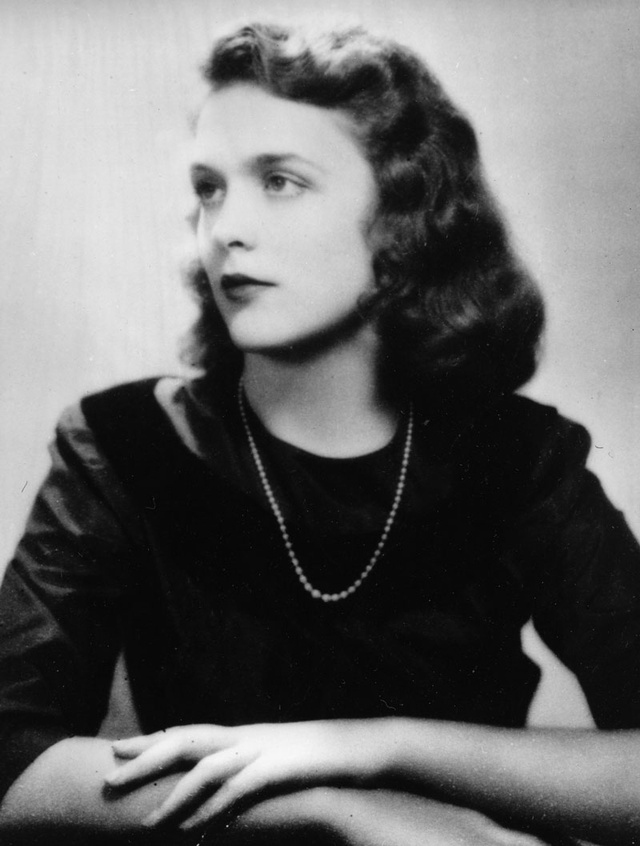 La joven Barbara Pierce, que luego serÃ­a Barbara Bush, en la foto de su graduaciÃ³n en 1943. 