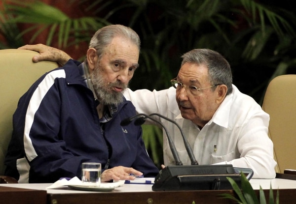 Díaz-Canel será el primer líder cubano nacido después de la revolución de 1959 y tendrá que forjar una legitimidad que fue natural en los Castro (AP)
