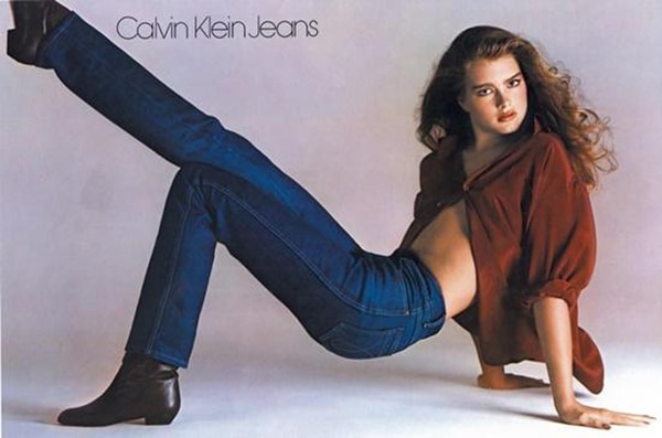 La joven actriz Brooke Shields en una toma del comercial para Calvin Klein en 1980