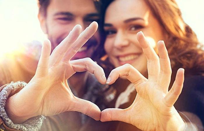 Estos son las 10 cosas que hacen las parejas que son realmente felices