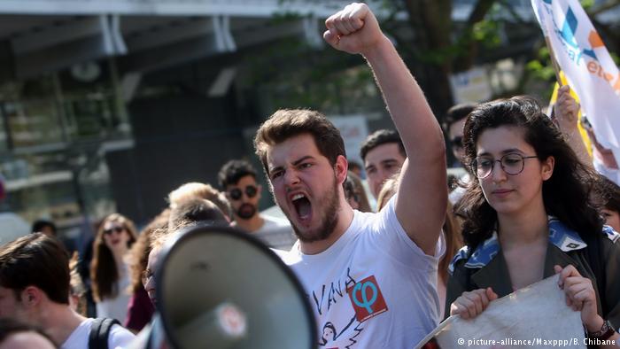 Frankreich Lille Anti Macron Proteste (picture-alliance/Maxppp/B. Chibane)