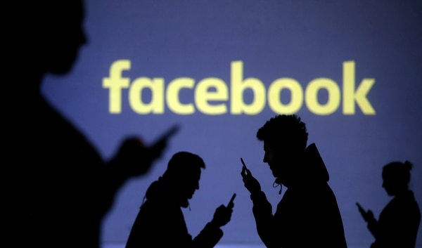Mark Zuckerberg dijo que el GDPR llegaría “en espíritu” a los usuarios mundiales de Facebook, pero su empresa sacó a 1.500 millones de ellos de la jurisdicción de la UE. (Dado Ruvic/Reuters)