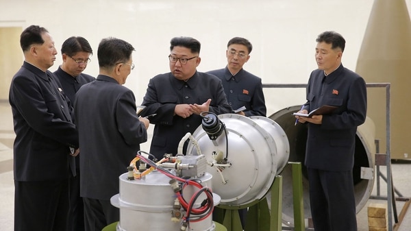 Kim Jong-un en una fábrica de armas (Imagen de archivo. KCNA via REUTERS)