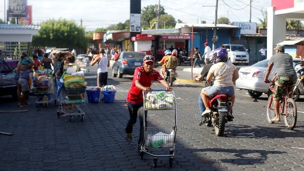 Saqueos en la capital Managua (Reuters)