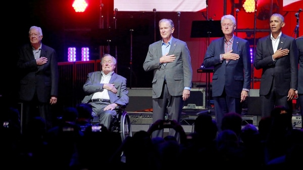 George H.W Bush junto al resto de los ex presidentes vivos de EEUU (Reuters)