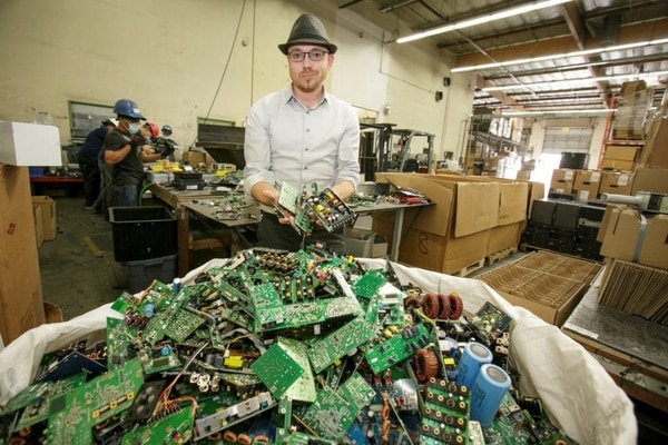 Una instalación de reciclaje de materiales electrónicos en Chatsworth, California. (David Sprague/The Washington Post)