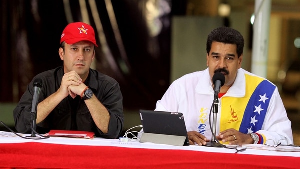 Tareck El Aissami junto a Nicolás Maduro