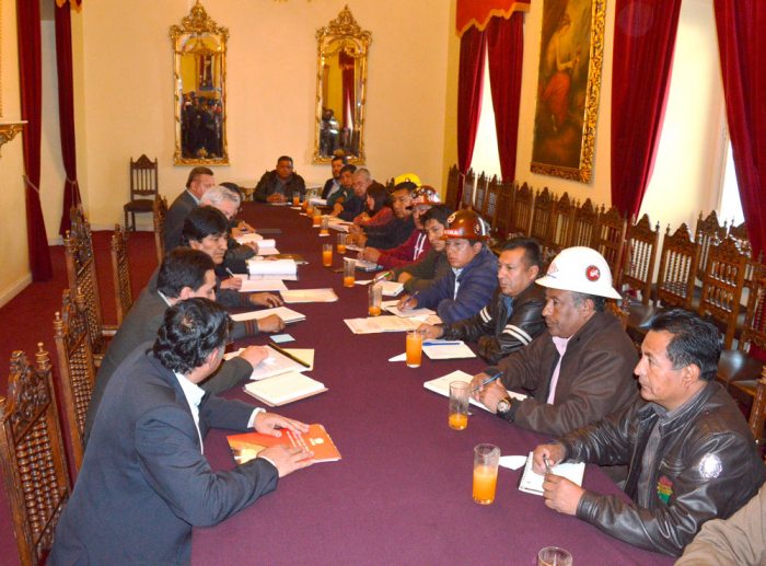 REUNIÓN ENTRE EL GOBIERNO Y LA CENTRAL OBRERA BOLIVIANA (COB) DEFINEN EL INCREMENTO SALARIAL.