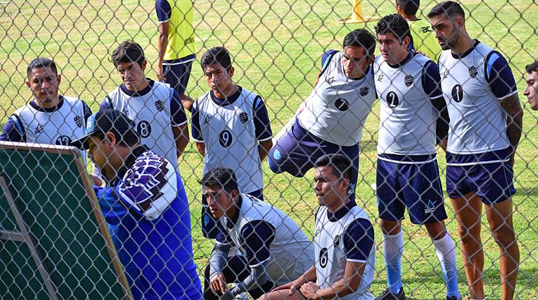 Entrenamiento de Aurora en el complejo de la laguna Alalay, ayer. | Daniel James