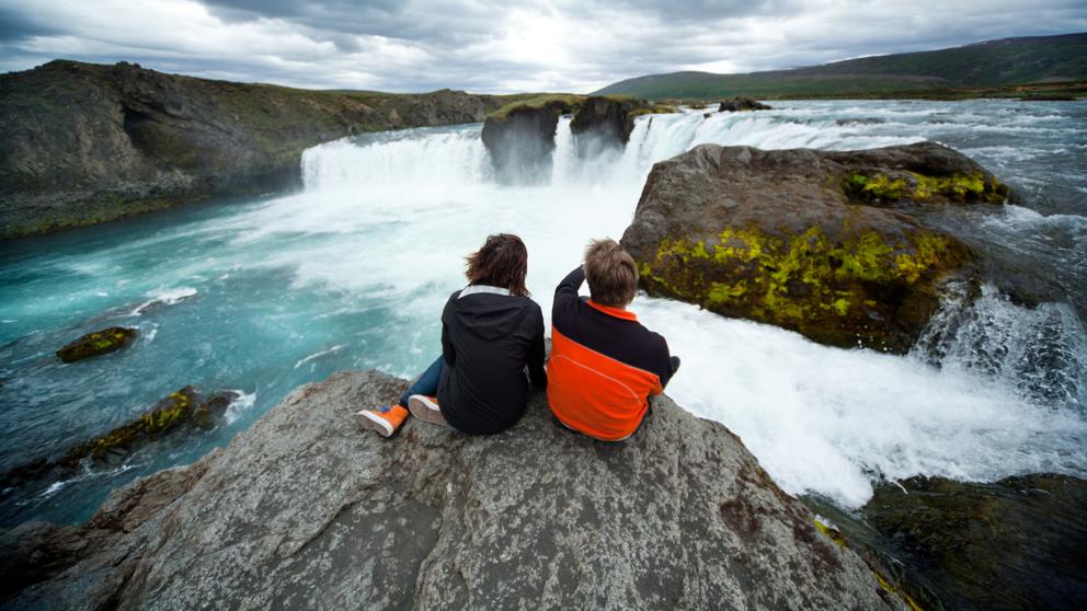 Wow Air busca dos amigos para viajar por Islandia y el mundo por 3.300 â¬ mensuales