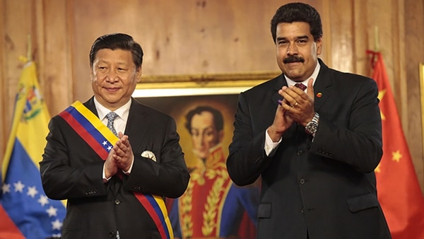 El presidente chino Xi Jinping y su par venezolano Nicolás Maduro en el Palacio de Miraflores, Caracas, en abril de 2017