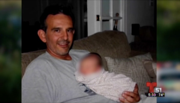 Camilo Salazar junto con su hija, que tenía tres meses en el momento del asesinato. (Telemundo 51)