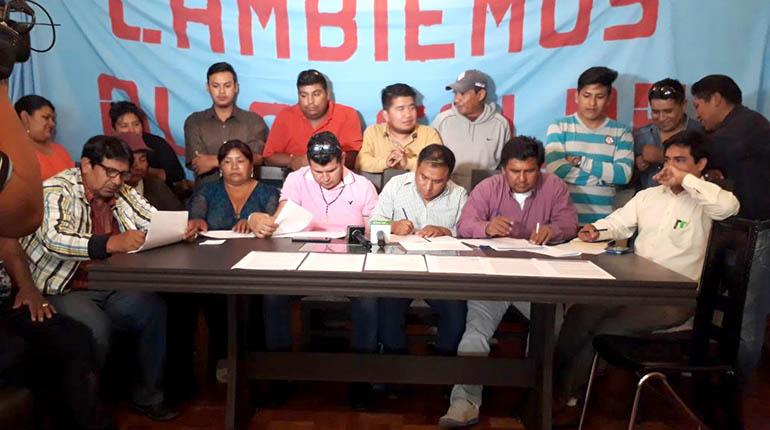 El colectivo Cambiemos al Alcalde en conferencia de prensa, ayer. | Prensa en Imágenes