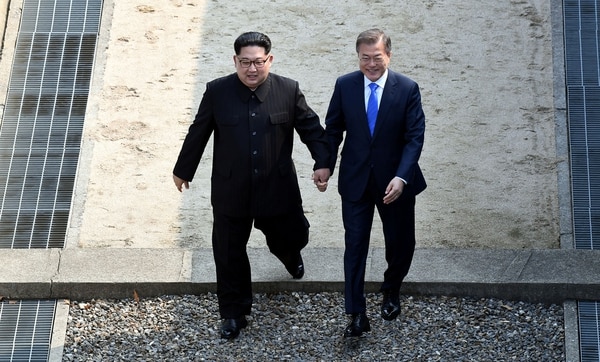 Moon Jae-in junto a Kim Jong-un (Reuters)