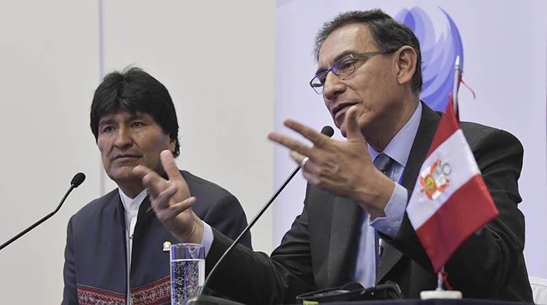 El mandatario de Perú, Martín Vizcarra (der.) junto al presidente Evo Morales en Santa Cruz. | Foto archivo | ABI