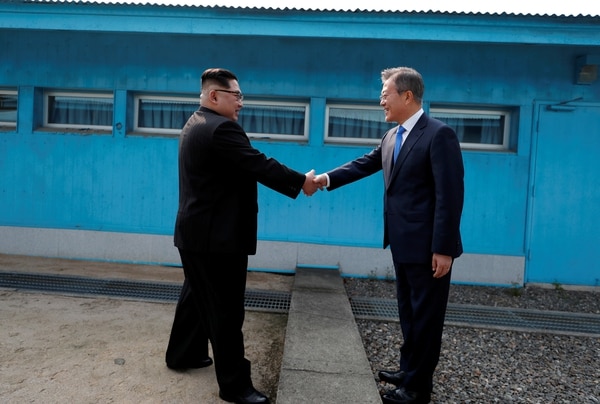 Los presidentes de las dos Coreas lograron una cumbre histórica el jueves (Reuters)