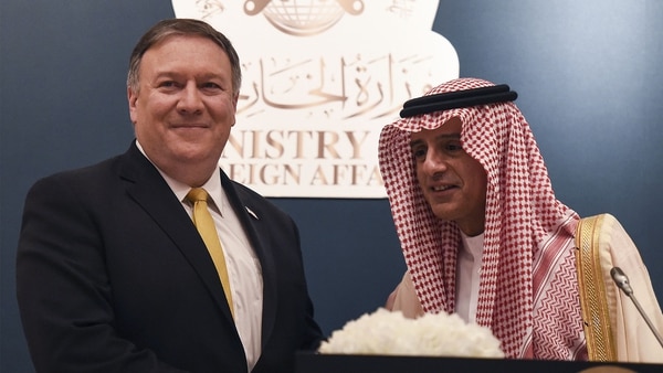 El Secretario de Estado de Estados Unidos junto a su par saudita, Adel al Jubeir (AFP)