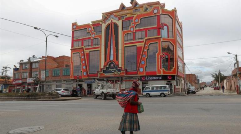 Uno de los Cholets construidos por Mamani. | EFE