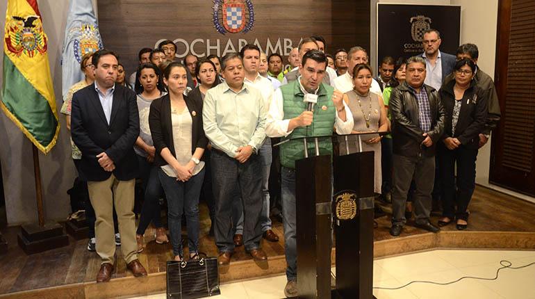 El alcalde José María Leyes brinda una conferencia de prensa antes de su detención del viernes 20 de abril. | José Rocha