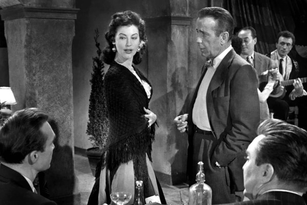 Junto a Bogart, en “La condesa descalza”