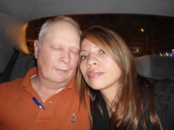 Barry junto a Dalila en una salida a cenar en Bogotá.