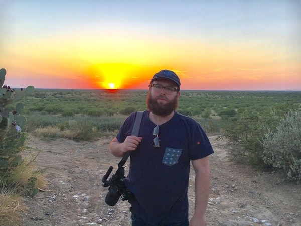 Russ Finkelstein, periodista y documentalista, actualmente trabaja como productor del programa de Chris Cuomo en CNN y trabajó con el periodista Jorge Ramos en Univision.