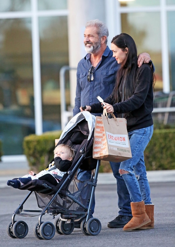 Mel, Rosalind y el Lars Gerard: noveno hijo del actor, primero de la joven amazona (The Grosby Group)