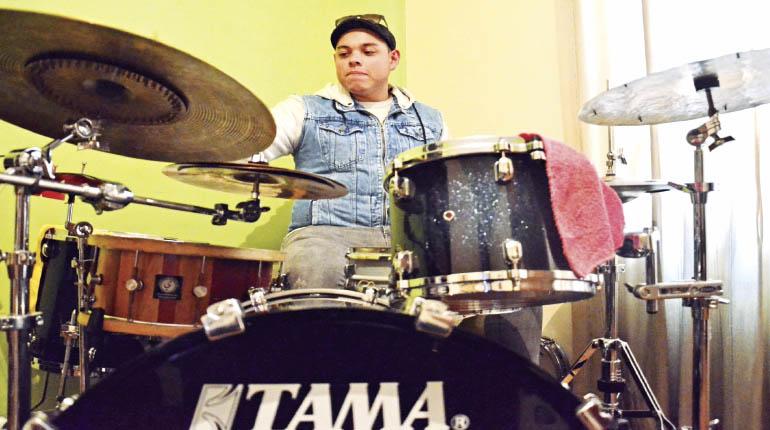 Luis Mercado realiza algunos feels en su batería de marca Tama. | Los Tiempos