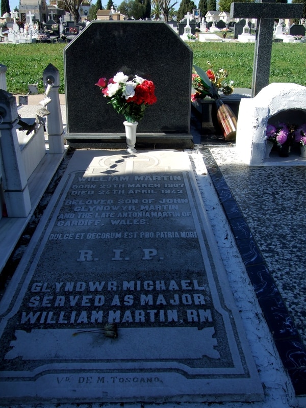La tumba de William Martin/ Glyndwr Michael en el cementerio de Huelva